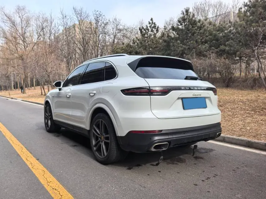 2022 Porsche Cayenne 2.0T 252HP L4 8AT PHEV 17.9KWH,autocango,china used car exporter,china ev exporter,chinese used car exporter,chinese used ev exporter