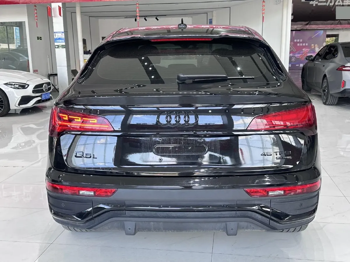2021 Audi Q5L Sportback 2.0T 252HP L4 7DCT,autocango,china used car exporter,china ev exporter,chinese used car exporter,chinese used ev exporter