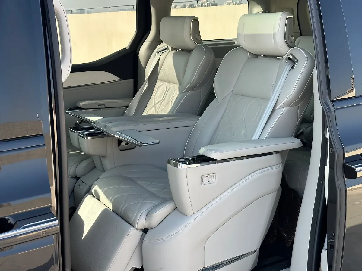 2025 Volvo EM90 BEV 116KWH,autocango,china used car exporter,china ev exporter,chinese used car exporter,chinese used ev exporter
