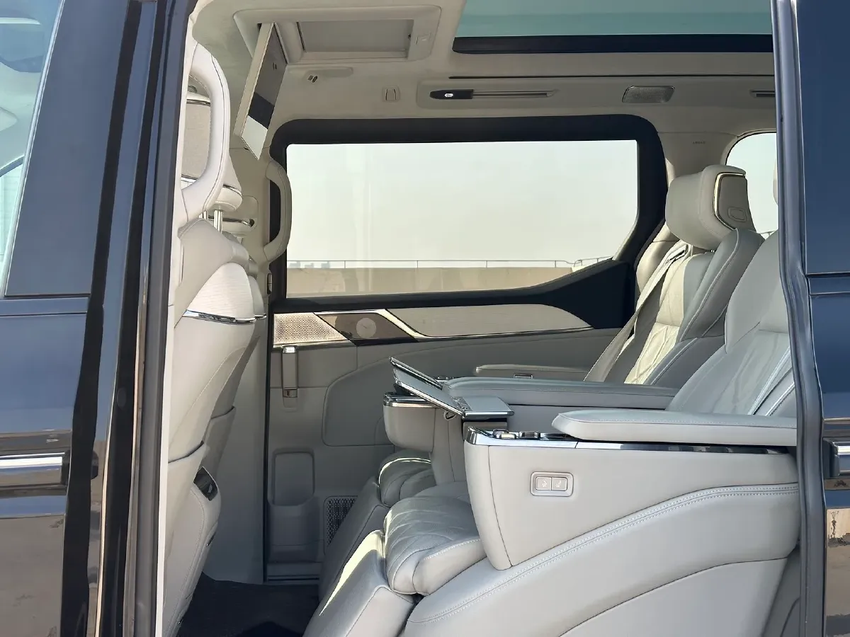 2025 Volvo EM90 BEV 116KWH,autocango,china used car exporter,china ev exporter,chinese used car exporter,chinese used ev exporter