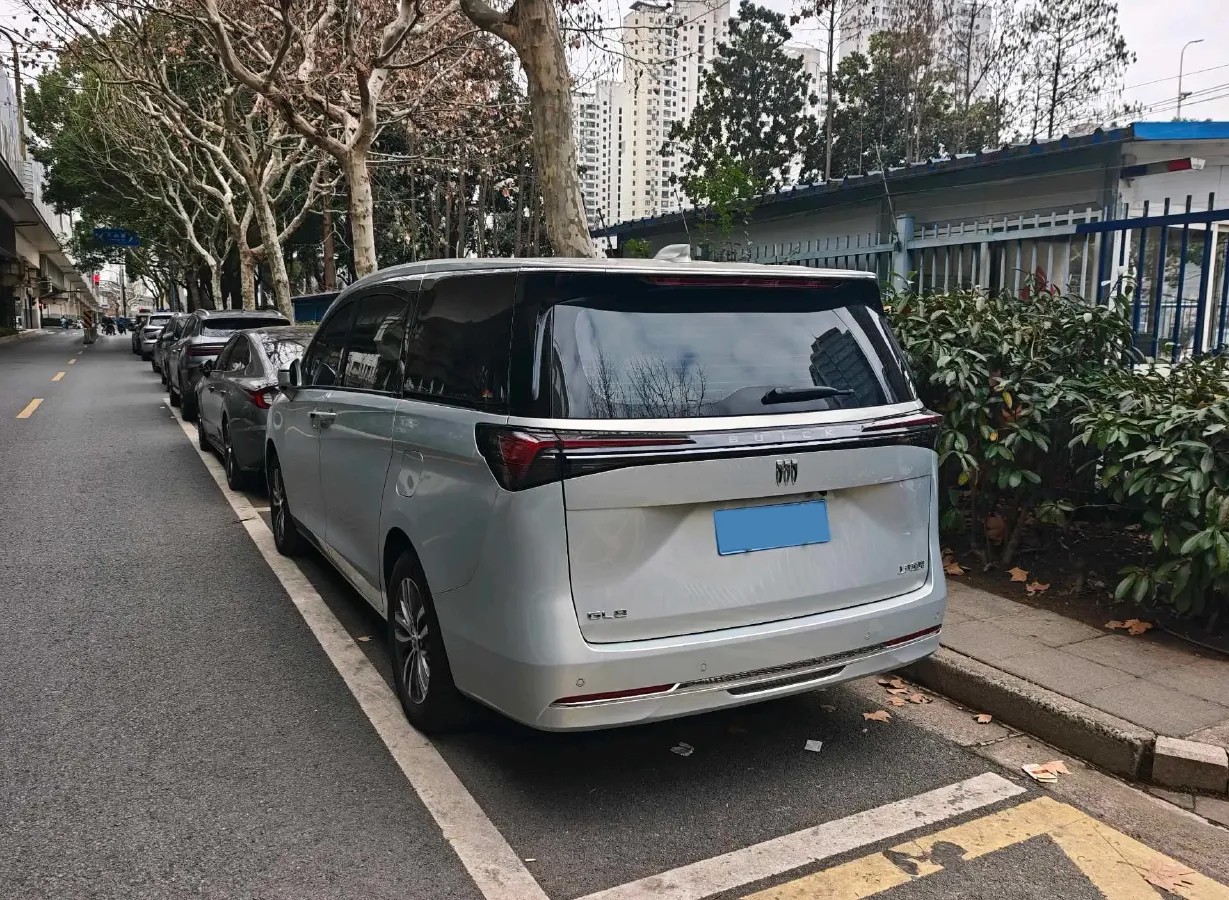 2025 Buick GL8 2.0T 237HP L4 9AT,autocango,china used car exporter,china ev exporter,chinese used car exporter,chinese used ev exporter