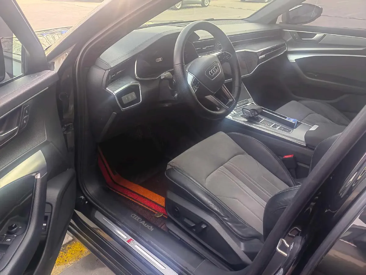 2020 Audi A6L 2.0T 224HP L4 7DCT,autocango,china used car exporter,china ev exporter,chinese used car exporter,chinese used ev exporter