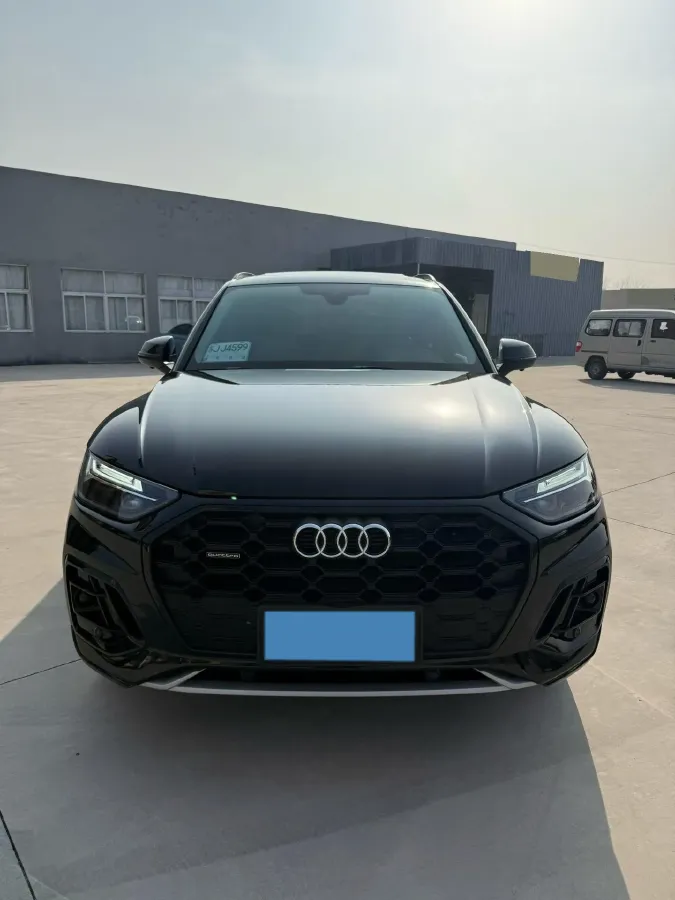 2022 Audi Q5L 2.0T 190HP L4 7DCT,autocango,china used car exporter,china ev exporter,chinese used car exporter,chinese used ev exporter