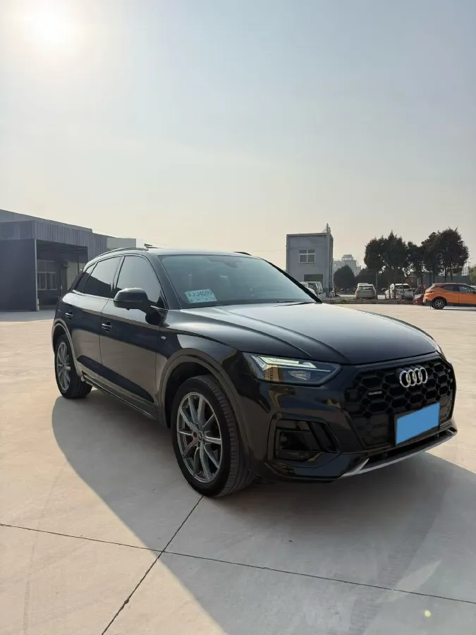 2022 Audi Q5L 2.0T 190HP L4 7DCT,autocango,china used car exporter,china ev exporter,chinese used car exporter,chinese used ev exporter