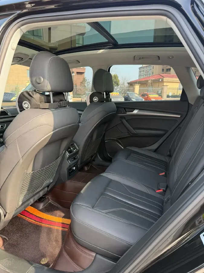 2022 Audi Q5L 2.0T 190HP L4 7DCT,autocango,china used car exporter,china ev exporter,chinese used car exporter,chinese used ev exporter