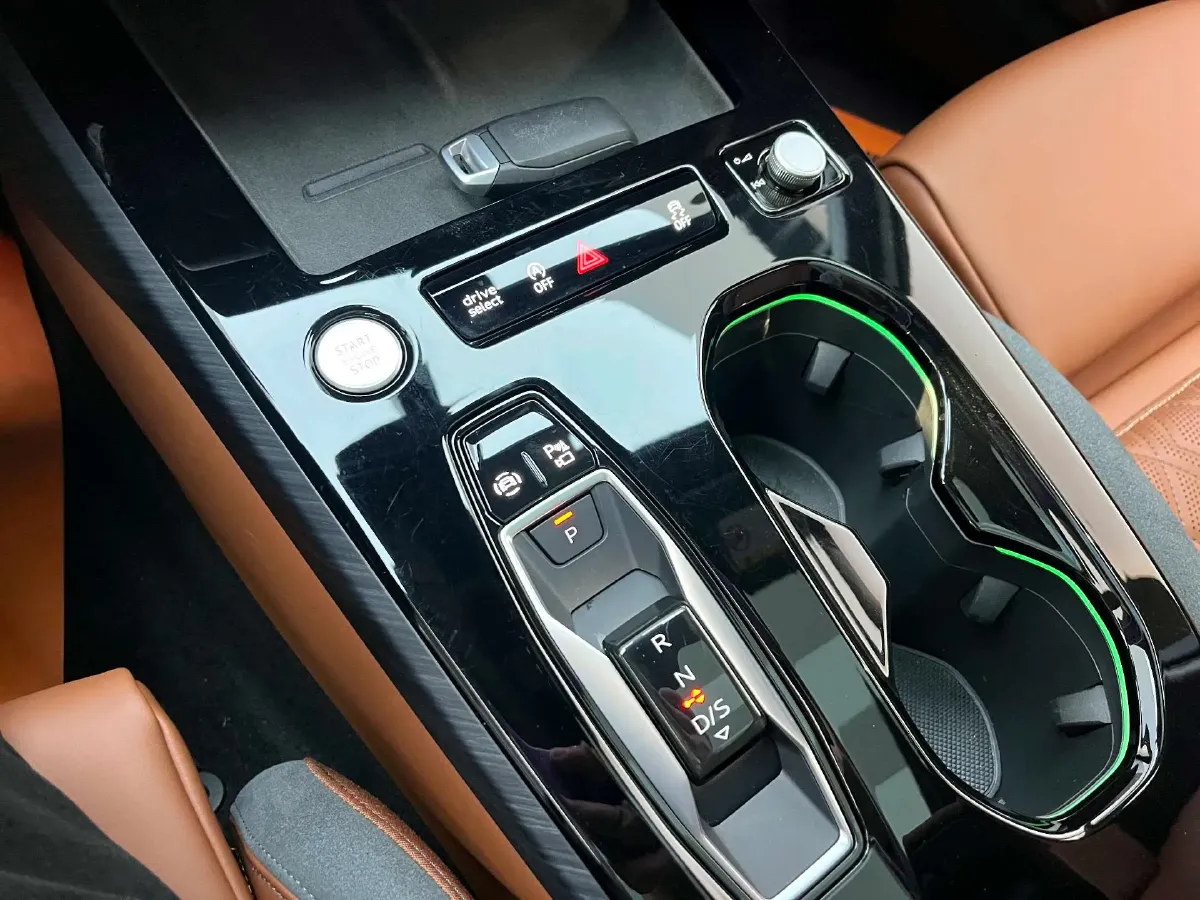 2026 Audi A5L 2.0T 204HP L4 7DCT,autocango,china used car exporter,china ev exporter,chinese used car exporter,chinese used ev exporter