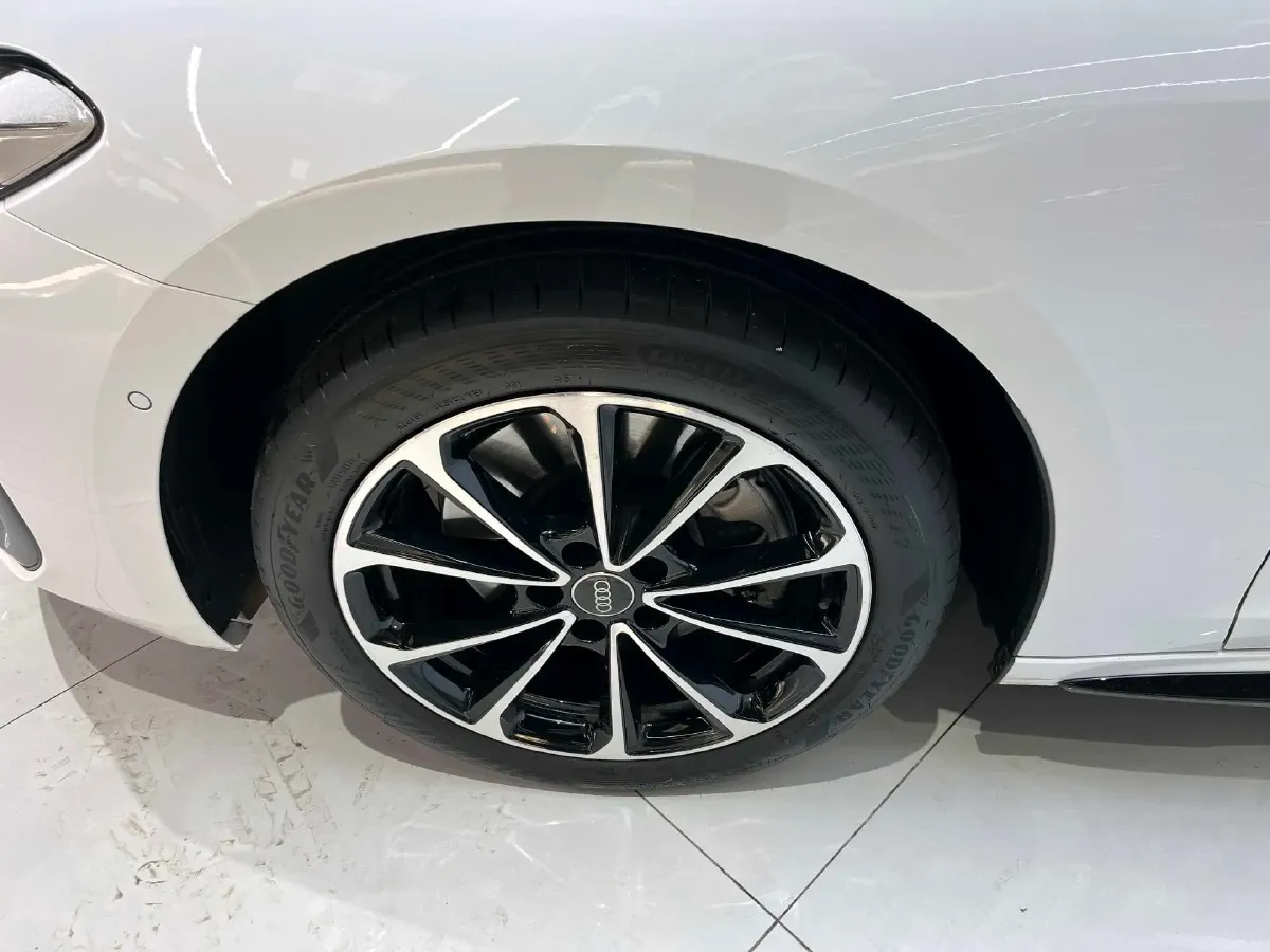 2026 Audi A5L 2.0T 204HP L4 7DCT,autocango,china used car exporter,china ev exporter,chinese used car exporter,chinese used ev exporter