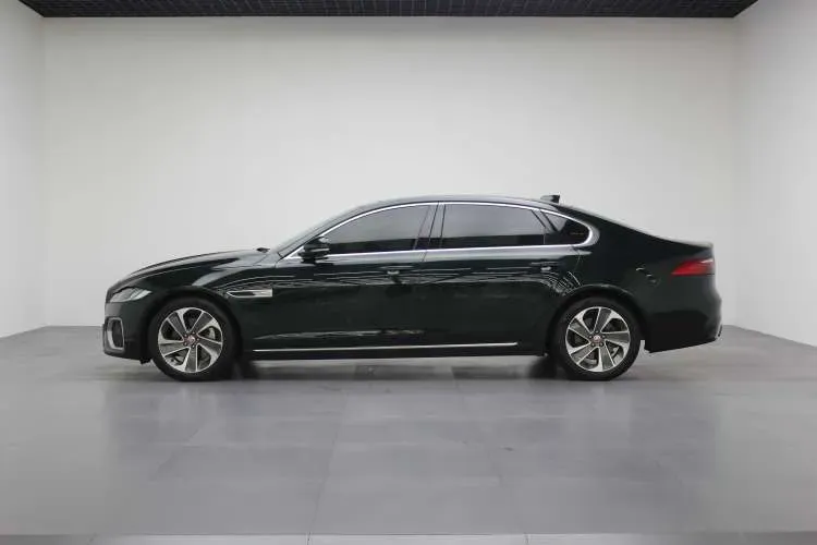 2023 Jaguar XFL 2.0T 200HP L4 8AT,autocango,china used car exporter,china ev exporter,chinese used car exporter,chinese used ev exporter