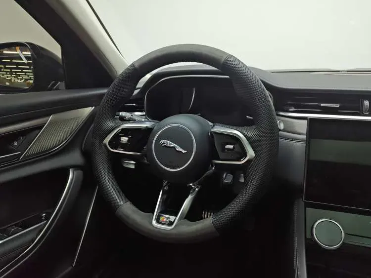 2023 Jaguar XFL 2.0T 200HP L4 8AT,autocango,china used car exporter,china ev exporter,chinese used car exporter,chinese used ev exporter