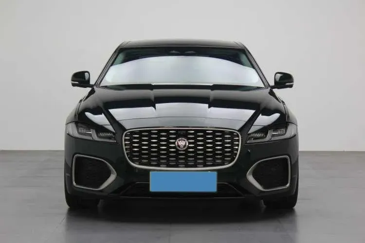 2023 Jaguar XFL 2.0T 200HP L4 8AT,autocango,china used car exporter,china ev exporter,chinese used car exporter,chinese used ev exporter