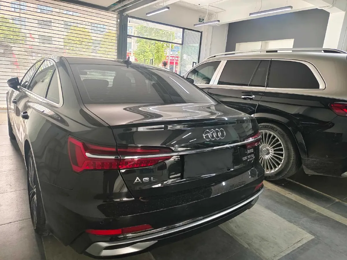2025 Audi A6L 2.0T 245HP L4 7DCT,autocango,china used car exporter,china ev exporter,chinese used car exporter,chinese used ev exporter