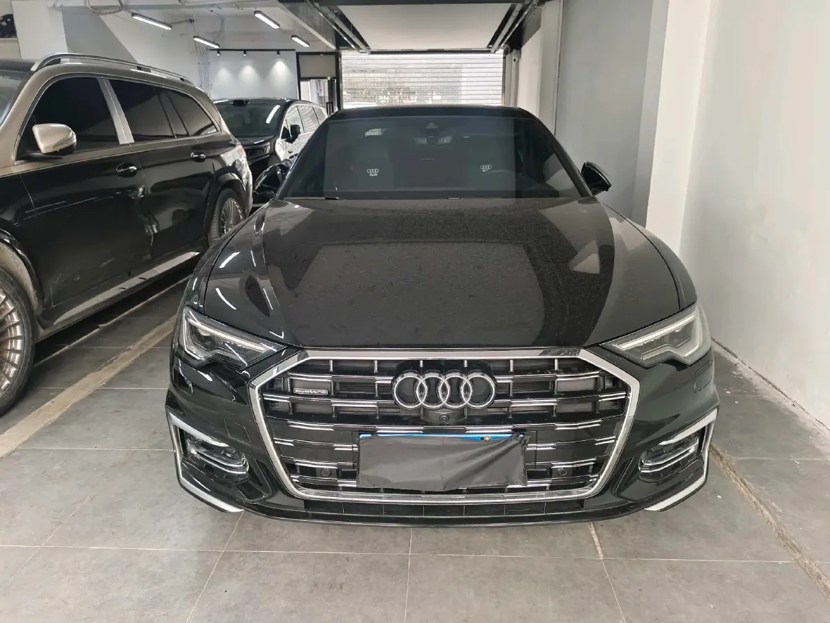 2025 Audi A6L 2.0T 245HP L4 7DCT,autocango,china used car exporter,china ev exporter,chinese used car exporter,chinese used ev exporter