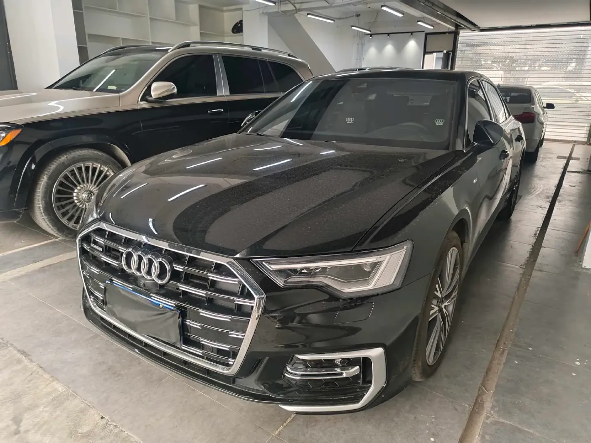 2025 Audi A6L 2.0T 245HP L4 7DCT,autocango,china used car exporter,china ev exporter,chinese used car exporter,chinese used ev exporter