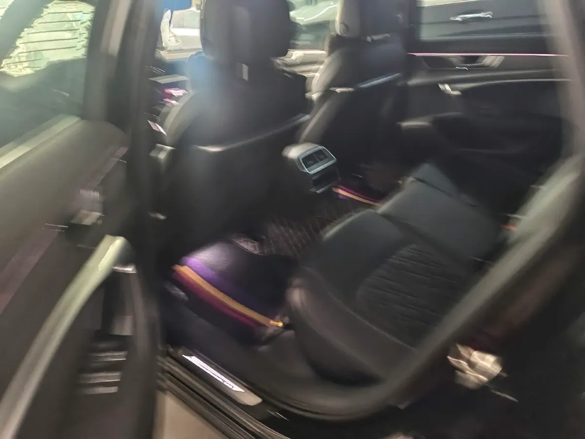 2025 Audi A6L 2.0T 245HP L4 7DCT,autocango,china used car exporter,china ev exporter,chinese used car exporter,chinese used ev exporter