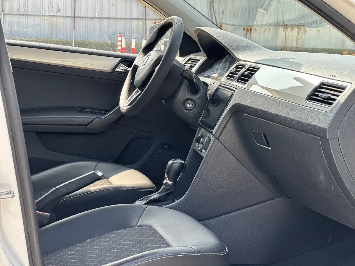 2019 Skoda Rapid 1.5L 112HP L4 6AT,autocango,china used car exporter,china ev exporter,chinese used car exporter,chinese used ev exporter