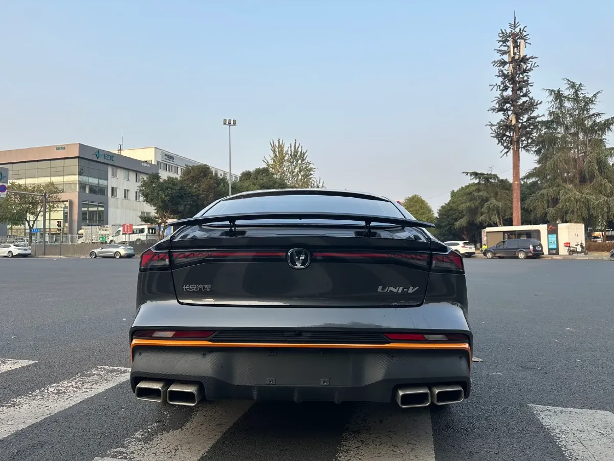 2024 ChangAn UNI-V 1.5T 188HP L4 7DCT,autocango,china used car exporter,china ev exporter,chinese used car exporter,chinese used ev exporter
