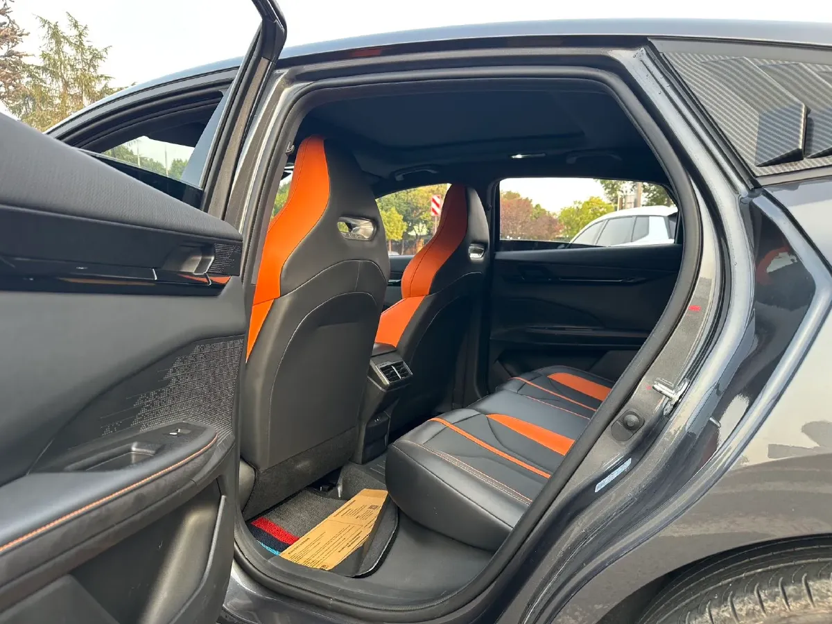 2024 ChangAn UNI-V 1.5T 188HP L4 7DCT,autocango,china used car exporter,china ev exporter,chinese used car exporter,chinese used ev exporter