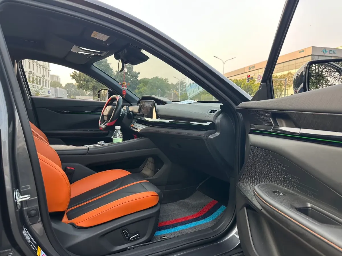 2024 ChangAn UNI-V 1.5T 188HP L4 7DCT,autocango,china used car exporter,china ev exporter,chinese used car exporter,chinese used ev exporter