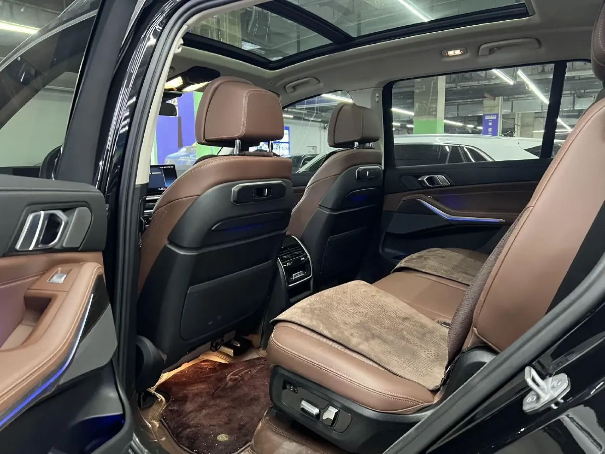 2023 BMW X7 3.0T 381HP L6 8AT,autocango,china used car exporter,china ev exporter,chinese used car exporter,chinese used ev exporter