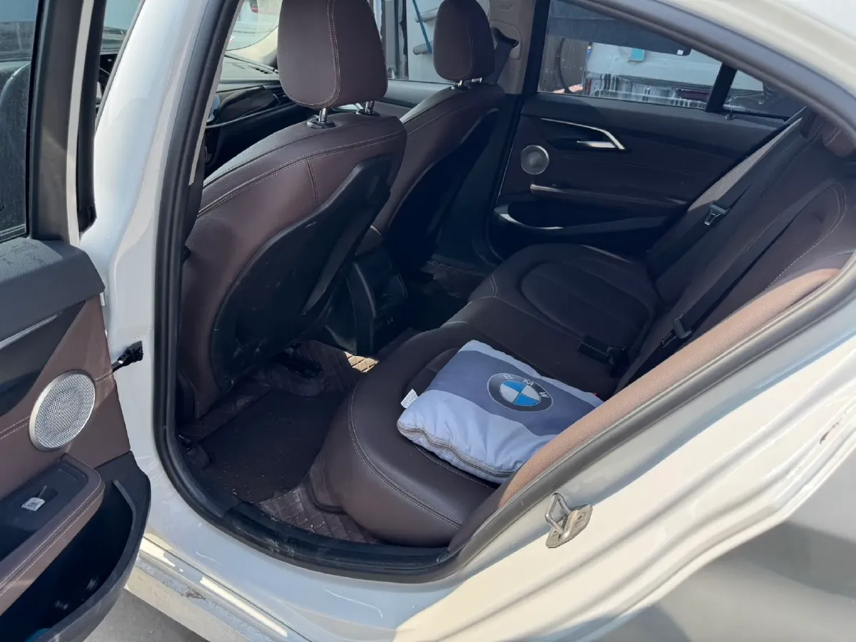 2022 BMW 1 Series 1.5T 140HP L3 7DCT,autocango,china used car exporter,china ev exporter,chinese used car exporter,chinese used ev exporter