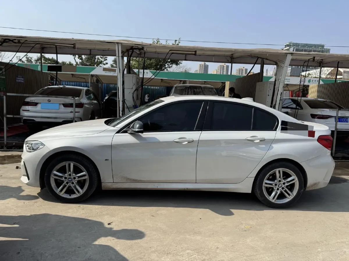 2022 BMW 1 Series 1.5T 140HP L3 7DCT,autocango,china used car exporter,china ev exporter,chinese used car exporter,chinese used ev exporter