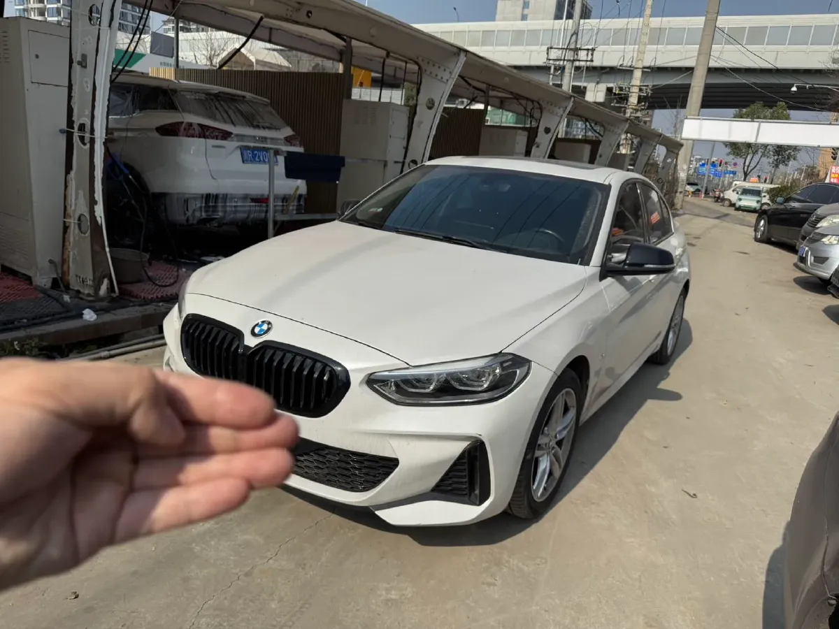 2022 BMW 1 Series 1.5T 140HP L3 7DCT,autocango,china used car exporter,china ev exporter,chinese used car exporter,chinese used ev exporter