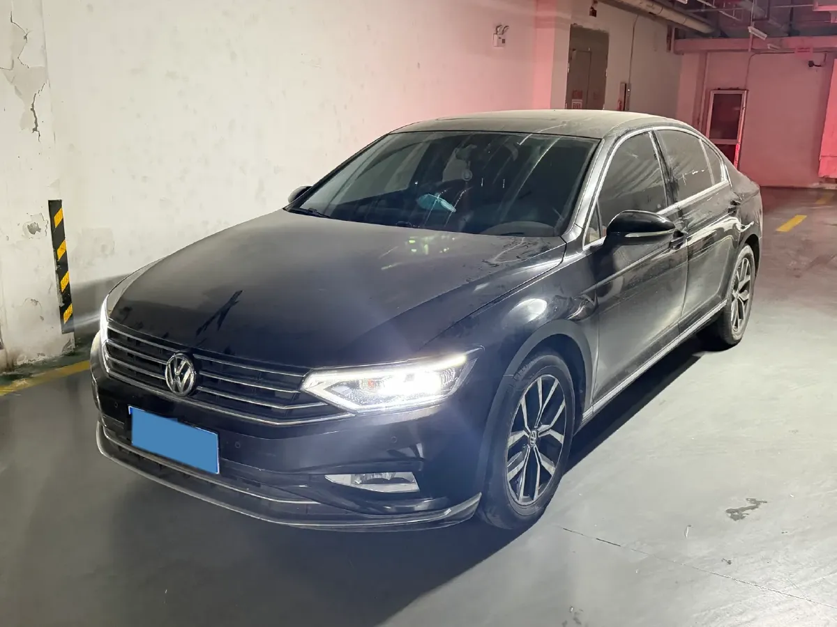 2020 Volkswagen Magotan 2.0T 186HP L4 7DCT,autocango,china used car exporter,china ev exporter,chinese used car exporter,chinese used ev exporter