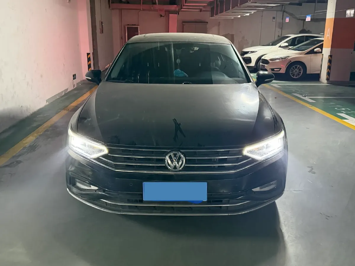 2020 Volkswagen Magotan 2.0T 186HP L4 7DCT,autocango,china used car exporter,china ev exporter,chinese used car exporter,chinese used ev exporter