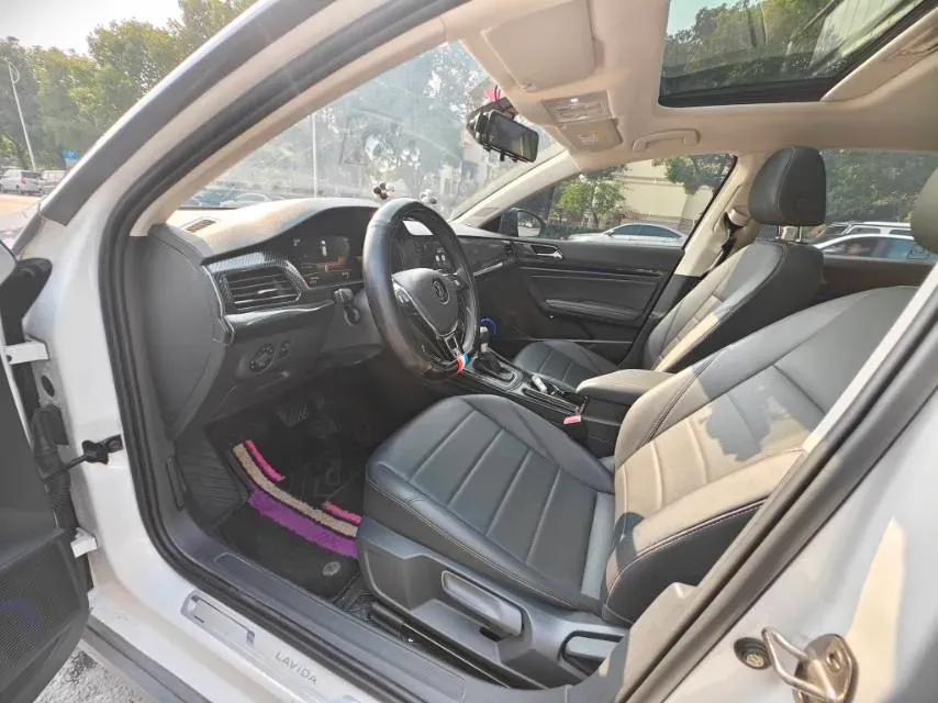 2022 Bestune B70 2.0T 224HP L4 6AT,autocango,china used car exporter,china ev exporter,chinese used car exporter,chinese used ev exporter