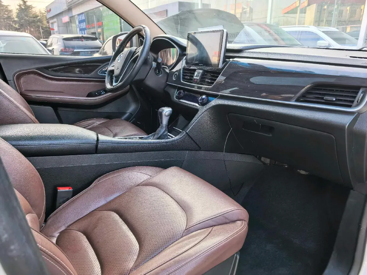 2017 BaoJun 560 1.5T 150HP L4 6DCT,autocango,china used car exporter,china ev exporter,chinese used car exporter,chinese used ev exporter