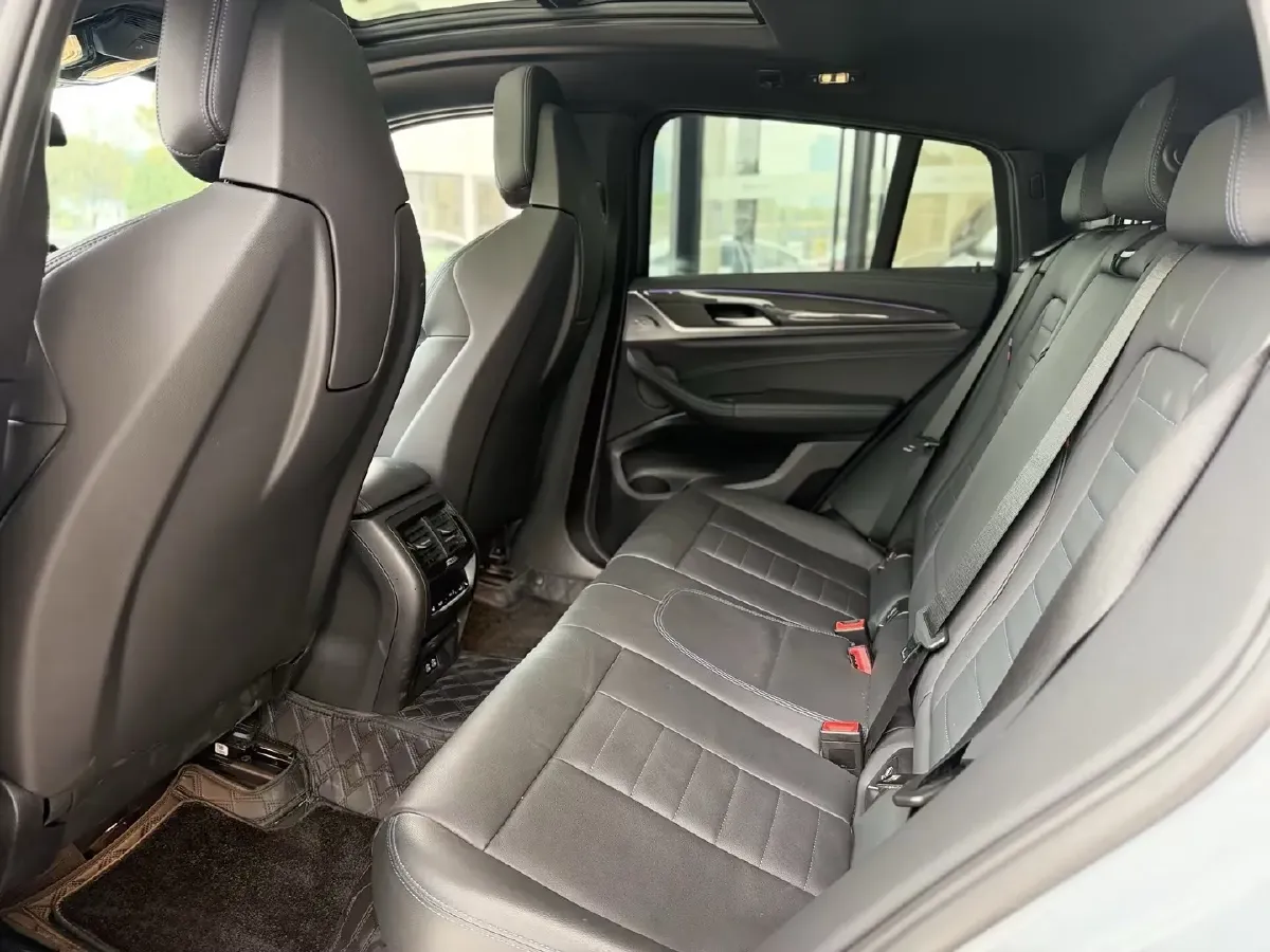 2022 BMW 3.0T 333HP L6 8AT,autocango,china used car exporter,china ev exporter,chinese used car exporter,chinese used ev exporter