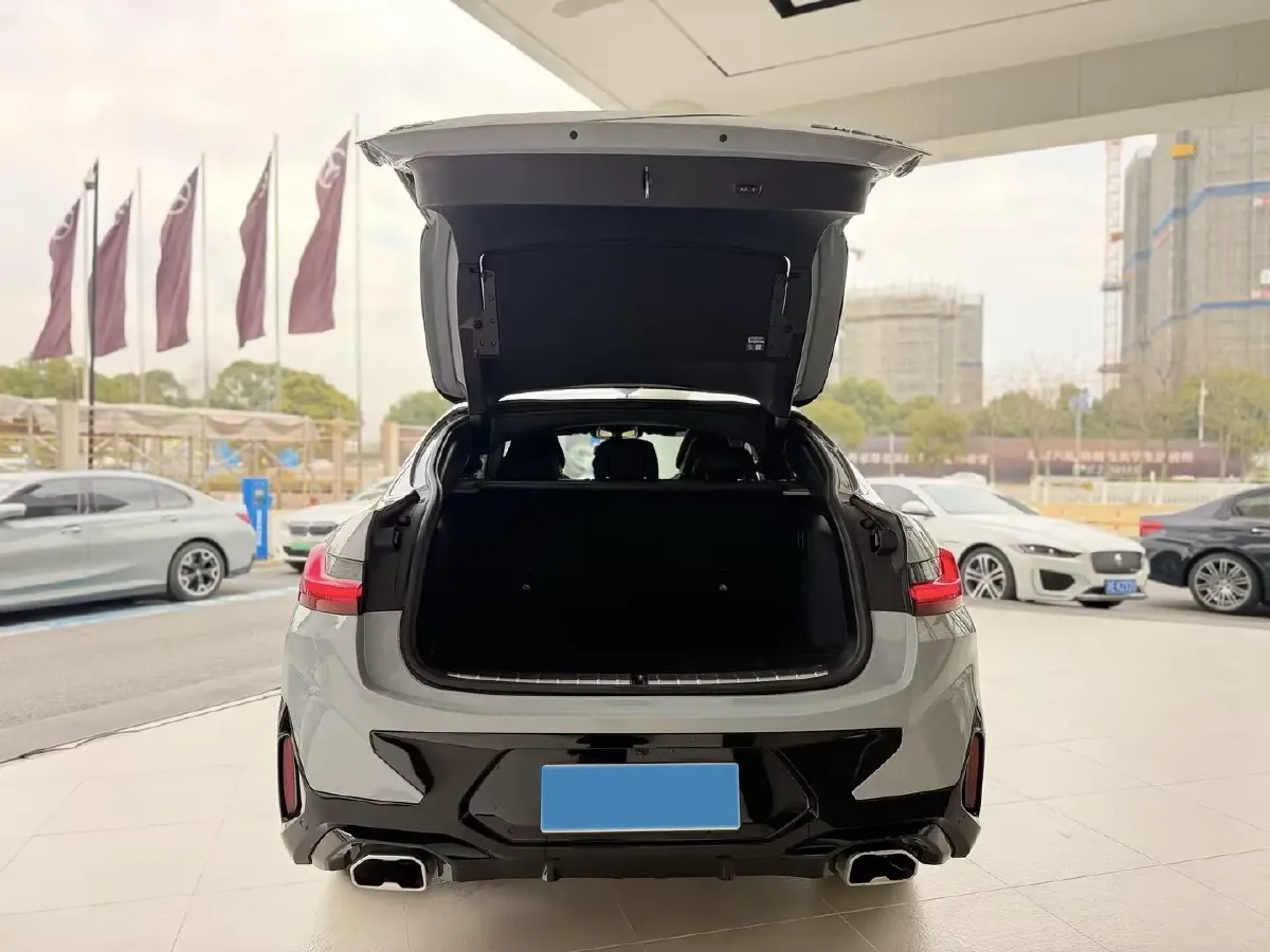 2022 BMW 3.0T 333HP L6 8AT,autocango,china used car exporter,china ev exporter,chinese used car exporter,chinese used ev exporter