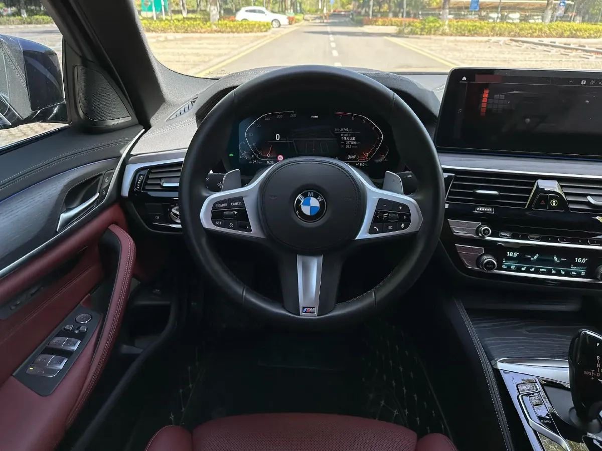 2022 BMW 5 Series 2.0T 252HP L4 8AT,autocango,china used car exporter,china ev exporter,chinese used car exporter,chinese used ev exporter