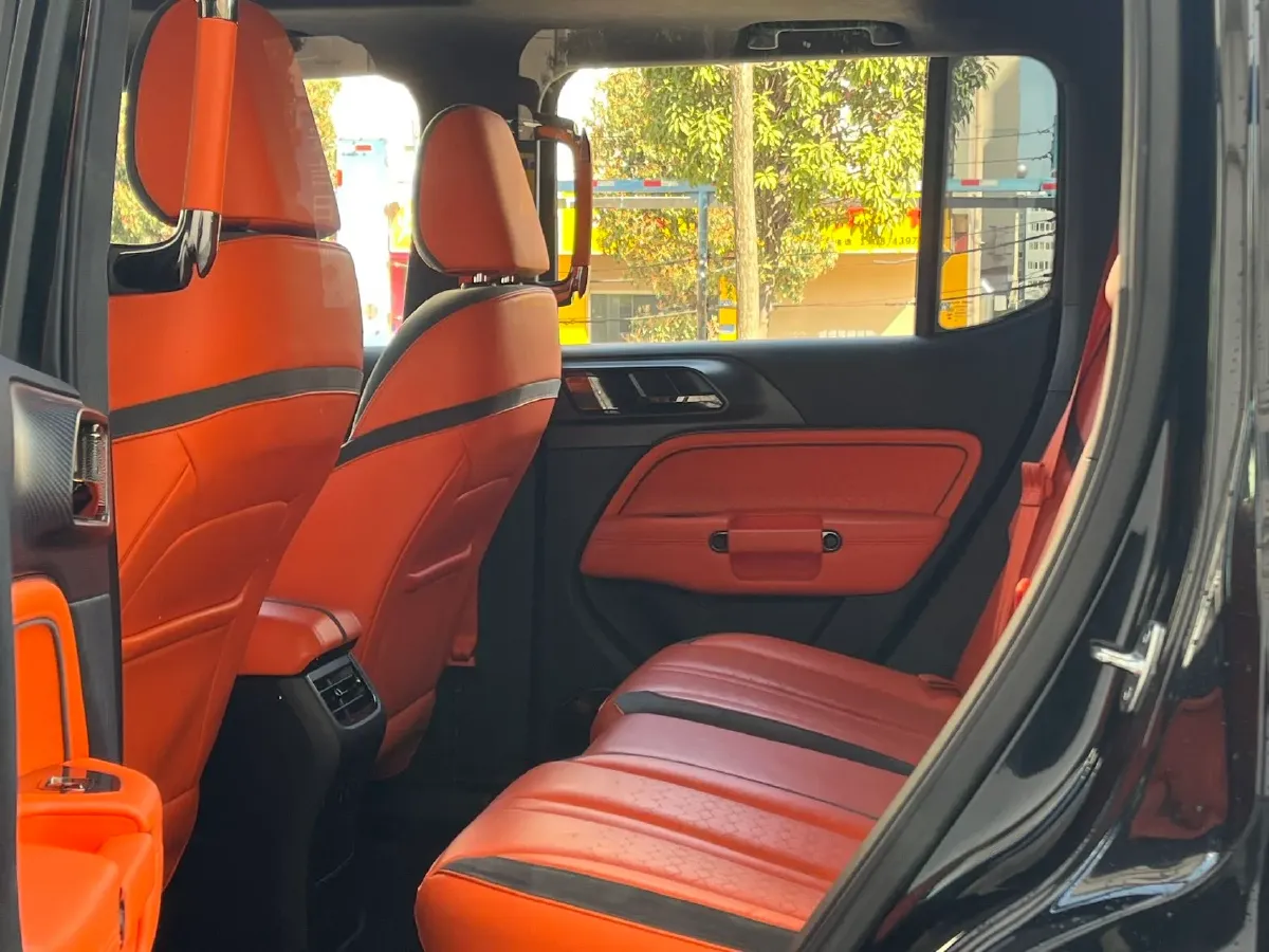 2023 Cyberspace 300 2.0T 227HP L4 8AT,autocango,china used car exporter,china ev exporter,chinese used car exporter,chinese used ev exporter