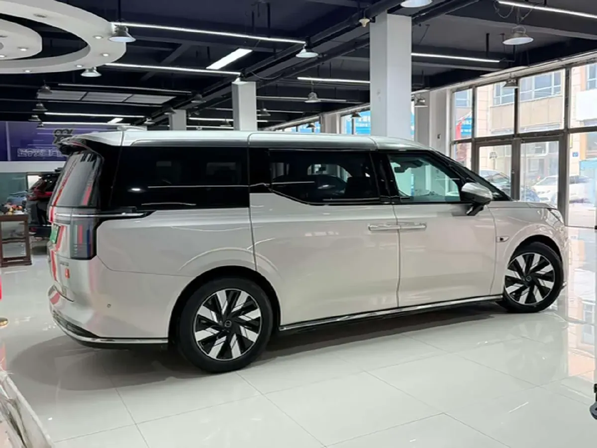 2025 Volvo EM90 BEV 116KWH,autocango,china used car exporter,china ev exporter,chinese used car exporter,chinese used ev exporter