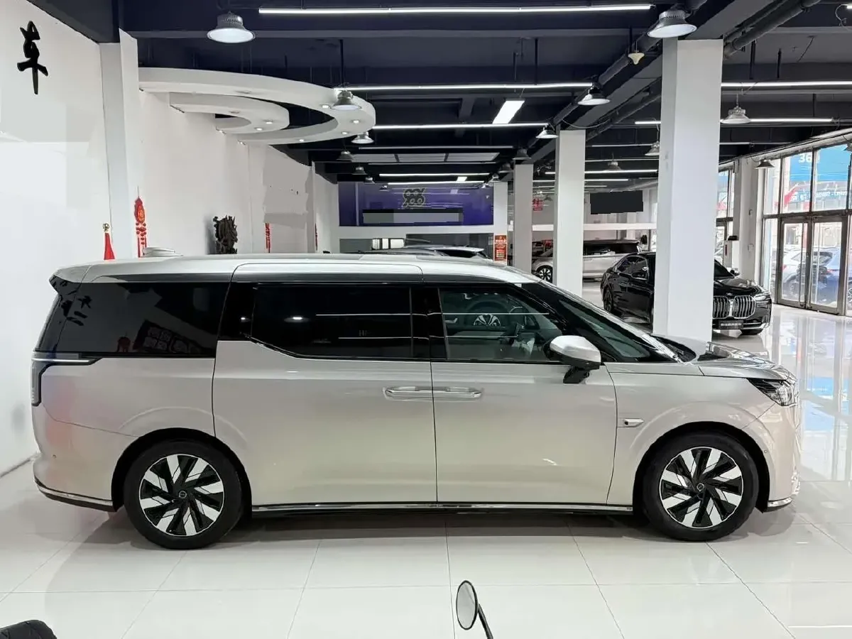 2025 Volvo EM90 BEV 116KWH,autocango,china used car exporter,china ev exporter,chinese used car exporter,chinese used ev exporter