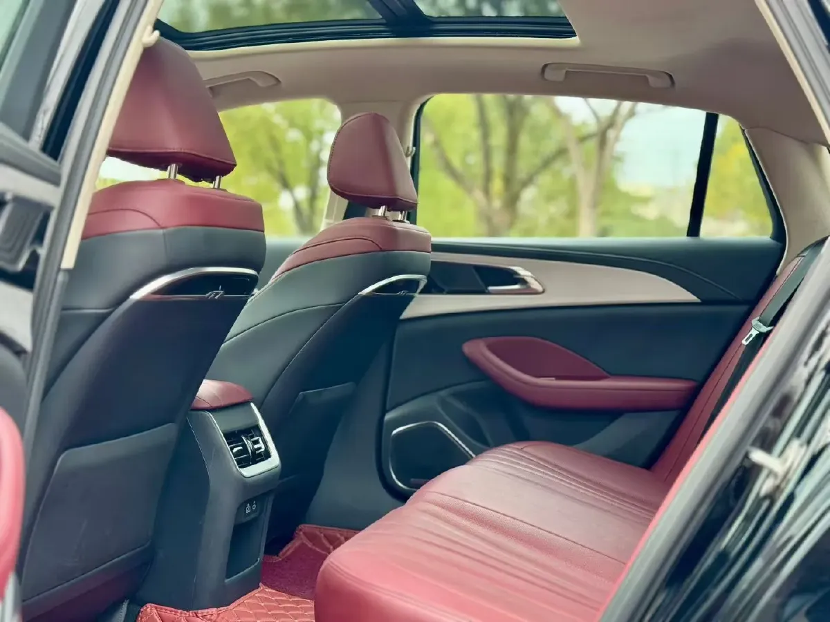 2024 HongQi H5 2.0T 224HP L4 8AT,autocango,china used car exporter,china ev exporter,chinese used car exporter,chinese used ev exporter