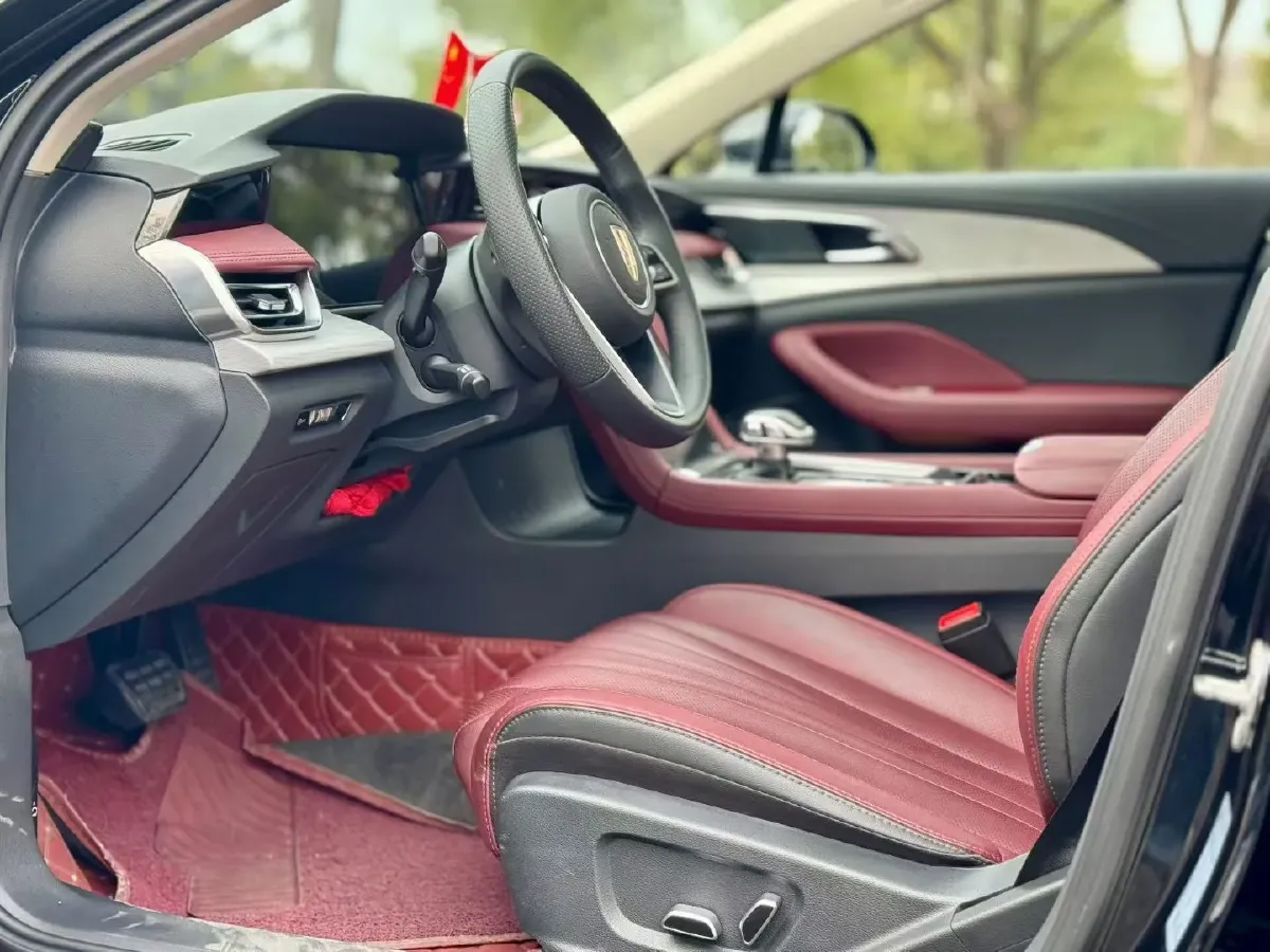 2024 HongQi H5 2.0T 224HP L4 8AT,autocango,china used car exporter,china ev exporter,chinese used car exporter,chinese used ev exporter