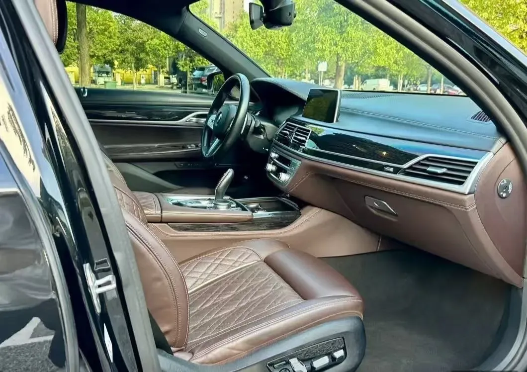 2019 BMW 7 Series 3.0T 340HP L6 8AT,autocango,china used car exporter,china ev exporter,chinese used car exporter,chinese used ev exporter