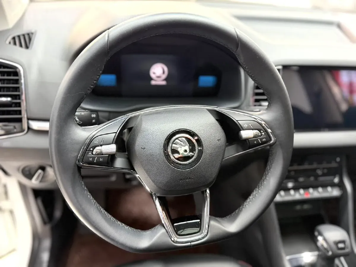 2022 Skoda Karoq 1.4T 150HP L4 7DCT,autocango,china used car exporter,china ev exporter,chinese used car exporter,chinese used ev exporter