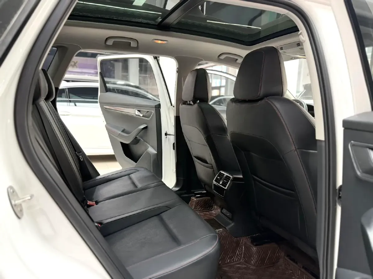 2022 Skoda Karoq 1.4T 150HP L4 7DCT,autocango,china used car exporter,china ev exporter,chinese used car exporter,chinese used ev exporter