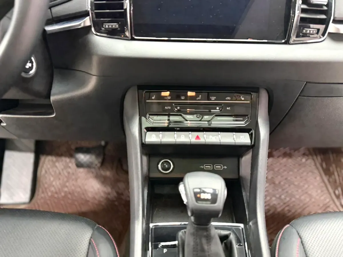 2022 Skoda Karoq 1.4T 150HP L4 7DCT,autocango,china used car exporter,china ev exporter,chinese used car exporter,chinese used ev exporter