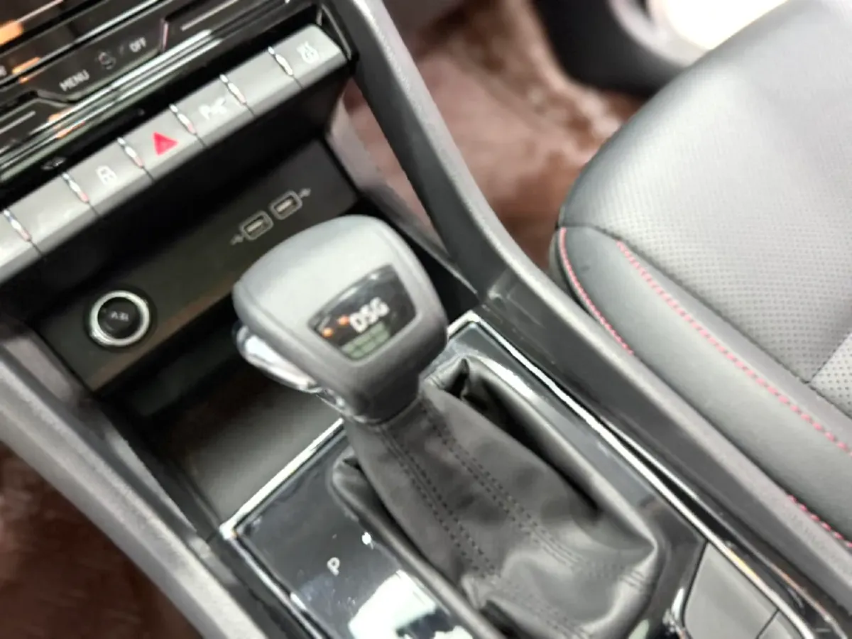 2022 Skoda Karoq 1.4T 150HP L4 7DCT,autocango,china used car exporter,china ev exporter,chinese used car exporter,chinese used ev exporter