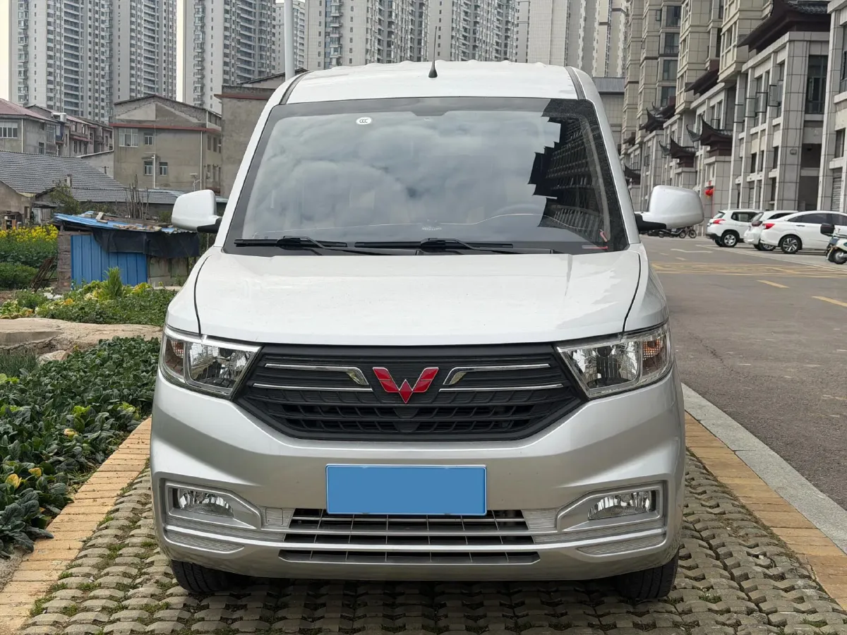 2021 WuLing HongGuang V 1.5L 99HP L4 6MT,autocango,china used car exporter,china ev exporter,chinese used car exporter,chinese used ev exporter