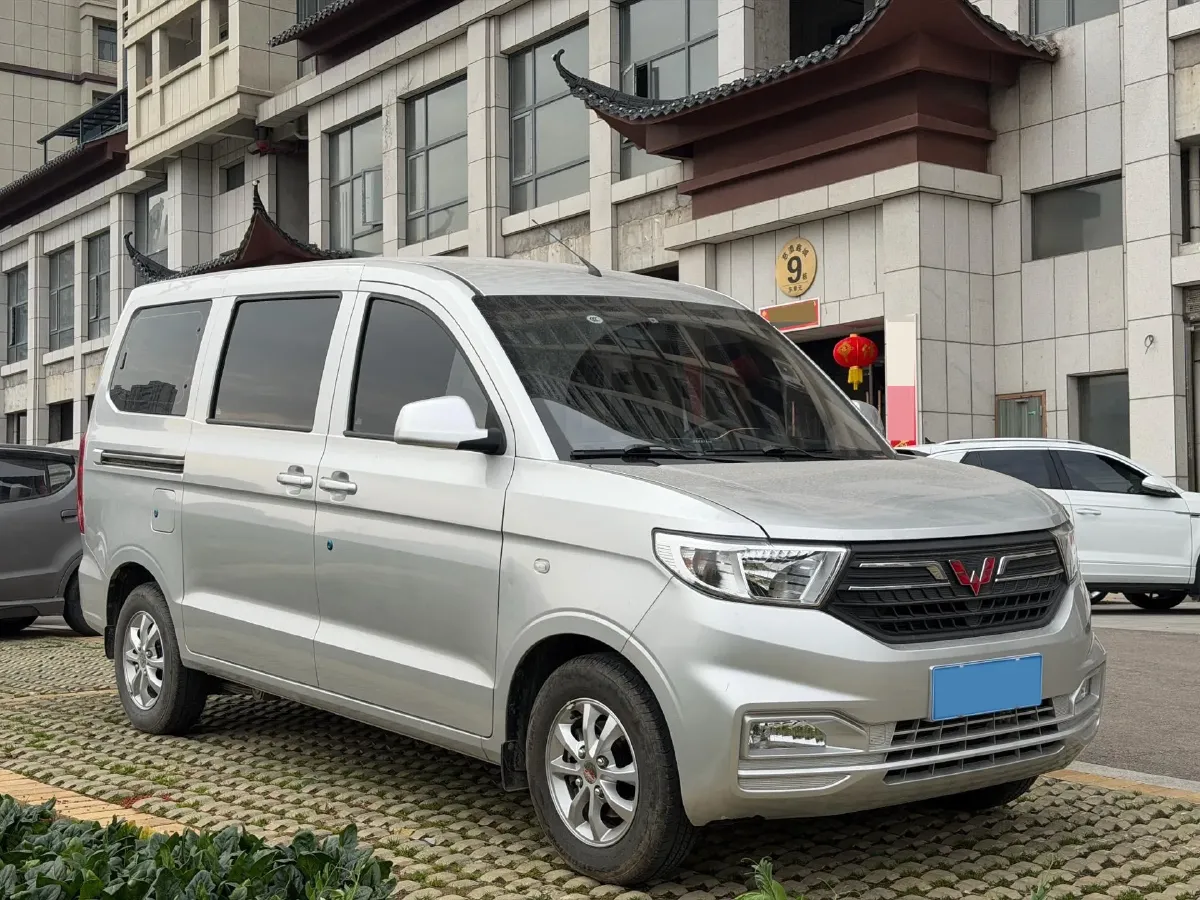 2021 WuLing HongGuang V 1.5L 99HP L4 6MT,autocango,china used car exporter,china ev exporter,chinese used car exporter,chinese used ev exporter