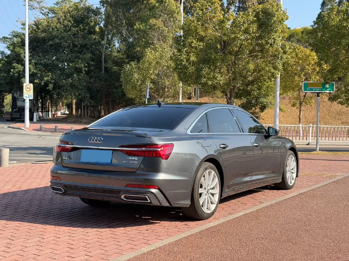 2021 Audi A6L 2.0T 224HP L4 7DCT,autocango,china used car exporter,china ev exporter,chinese used car exporter,chinese used ev exporter