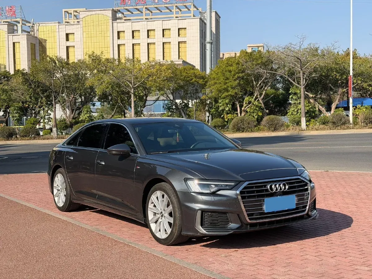 2021 Audi A6L 2.0T 224HP L4 7DCT,autocango,china used car exporter,china ev exporter,chinese used car exporter,chinese used ev exporter