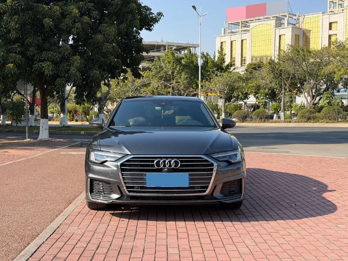 2021 Audi A6L 2.0T 224HP L4 7DCT,autocango,china used car exporter,china ev exporter,chinese used car exporter,chinese used ev exporter