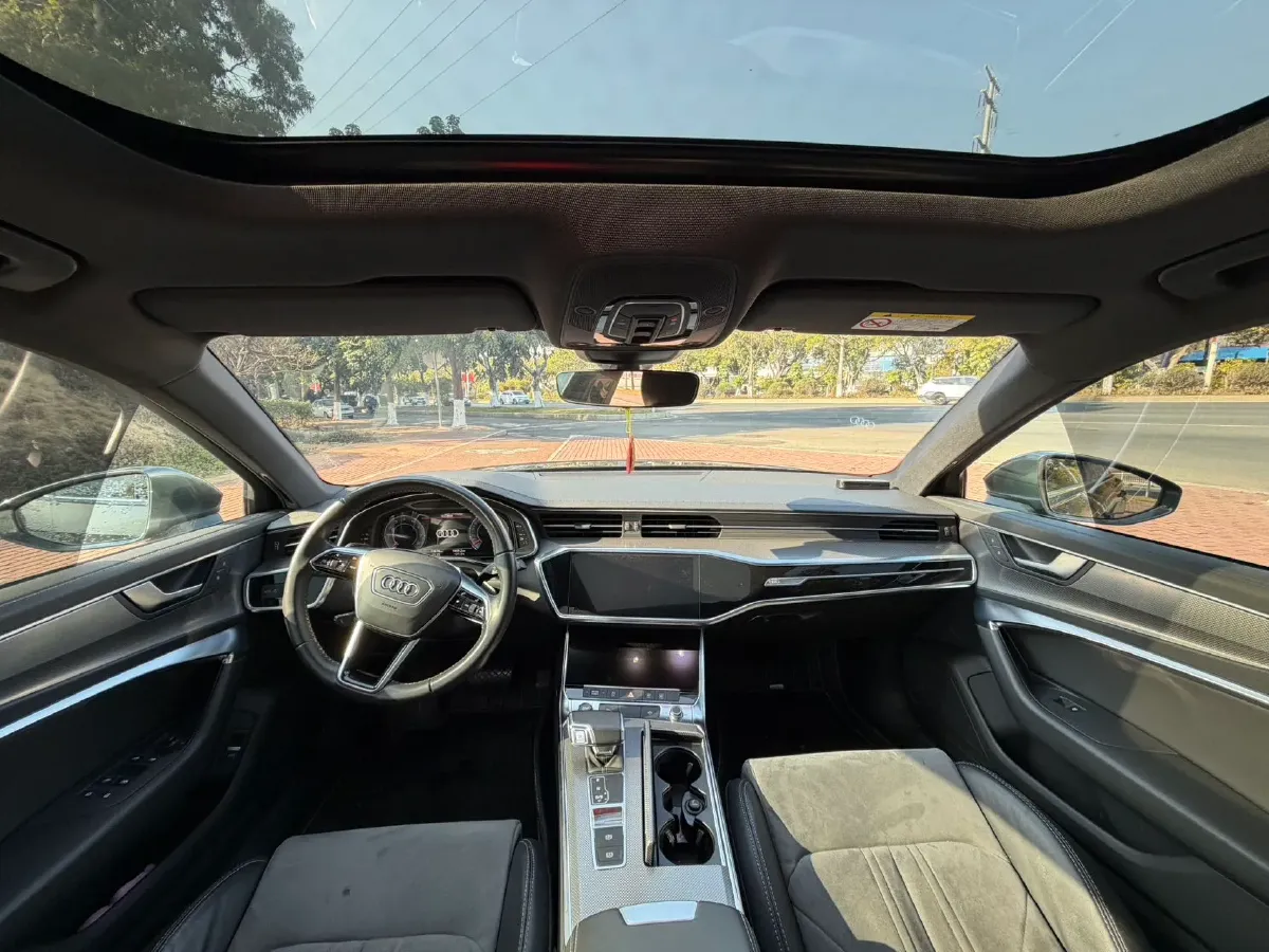 2021 Audi A6L 2.0T 224HP L4 7DCT,autocango,china used car exporter,china ev exporter,chinese used car exporter,chinese used ev exporter