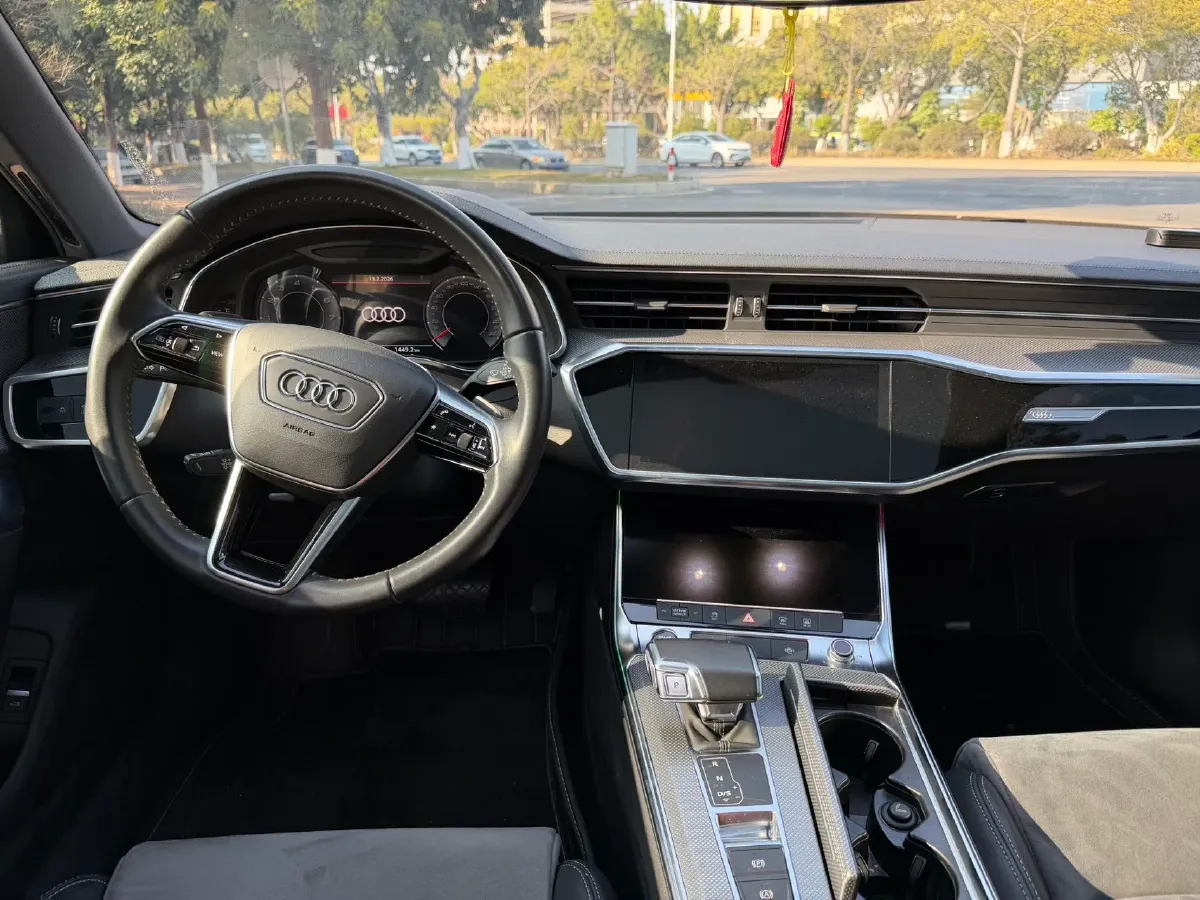 2021 Audi A6L 2.0T 224HP L4 7DCT,autocango,china used car exporter,china ev exporter,chinese used car exporter,chinese used ev exporter